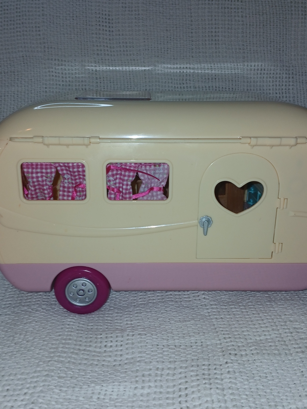 Li'l Woodzeez Cream and Pink Toy Caravan Playhouse for Kids